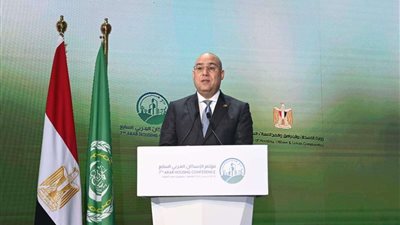 وزير الإسكان يتابع تنفيذ وحدات 