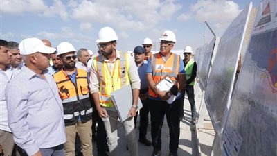 وزير النقل يتفقد مواقع الخط الأول من شبكة القطار الكهربائي السريع