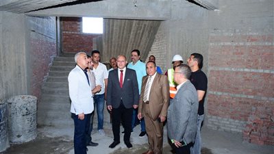 القائم بعمل رئيس جامعة سوهاج يتابع استكمال التشطيبات الخاصة بمبني الإسكان الطلابي (ب)