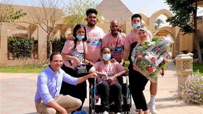 التنسيقية تحقق حلم أمريكية مصابة بالسرطان وتسهل إجراءات دخولها مصر.. صور