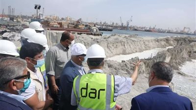 وزير النقل يتابع معدلات تنفيذ  المشروعات الخدمية الجاري تنفيذها بميناء الإسكندرية