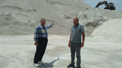 بالصور |إعدام 200 طن ملح فاسد بمحافظة الإسكندرية