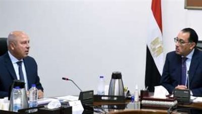 رئيس الوزراء يستعرض خطة تطوير النقل النهري