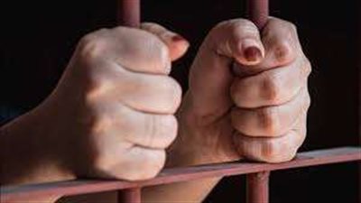 المشدد 10 سنوات للمتهمة بسرقة مصوغات ذهبية من مسنه بالمرج