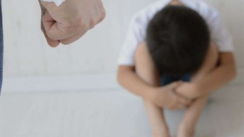 الاعتداء على طفل