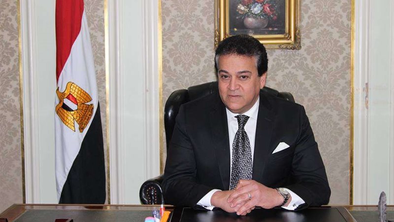 وزير الصحة الدكتور
