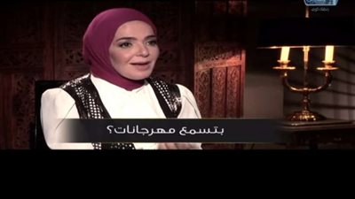 منى عبد الغني: 