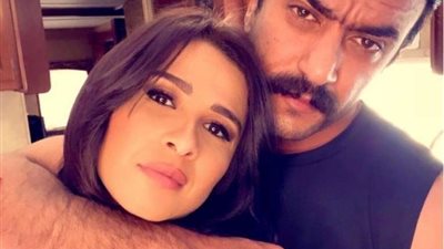 شاهد.. أول ظهور للفنان أحمد العوضي وياسمين عبد العزيز بعد إصابتهم بفيروس كورونا