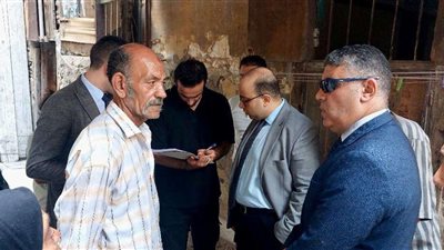 النيابة الإدارية تعاين موقع العقار المُنهار بمنطقة الحضرة بالإسكندرية | صور