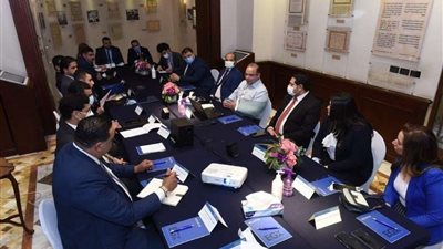 رئيس البورصة يبحث مع 