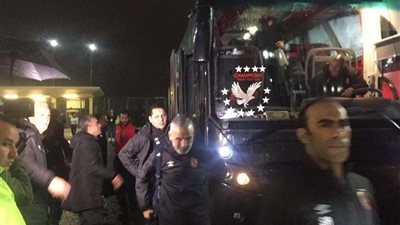 وصول حافلة الأهلي استاد القاهرة استعدادا للزمالك