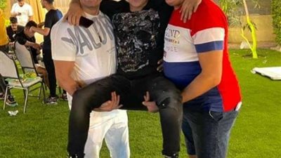 عمر كمال يشارك جمهوره بصورة جديدة برفقة حمو بيكا وحسن شاكوش