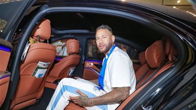 بالصور.. نيمار يصل السعودية للانضمام إلى الهلال