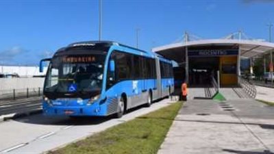 خاص| عوض: وزارة النقل بالتعاون مع وزارات أخرى تستعد لاستقبال الأتوبيس الترددي