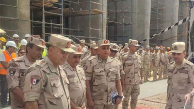 رئيس الأركان  يتفقد مشروع استصلاح وزراعة الأراضي الصحراوية بـ