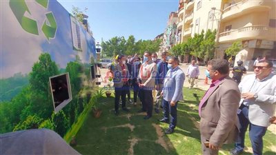 محافظ البحيرة يتفقد نموذج اكشاك فرز وجمع القمامة بدمنهور