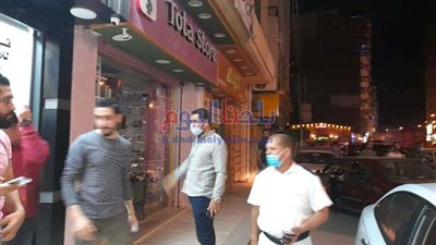 تحرير 12 محضر مخالفة قرار مواعيد غلق المحلات وإزالة 400 مخالفة إشغال طريق في حملة مكبرة