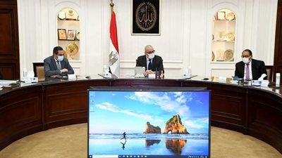 وزير الإسكان يتابع مبادرة سكن لكل المصريين
