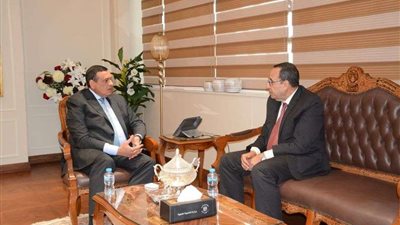 وزير التنمية المحلية يلتقي محافظي سوهاج وقنا لمناقشه مشروعات الخطة الاستثمارية