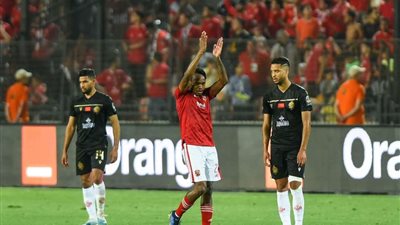 مصدر يكشف حقيقة رحيل بيرسي تاو عن الأهلي