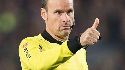 صافرة إسبانية تدير نهائي دوري أبطال أوروبا