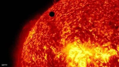 بسرعة غير متوقعة.. عاصفة شمسية تضرب كوكب الأرض