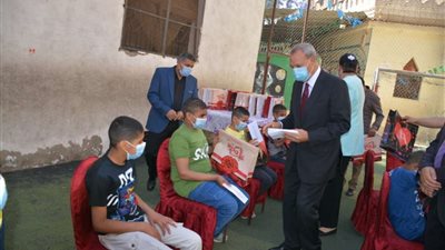 محافظ القليوبية يشارك الأطفال الأيتام والمسنين فرحتهم بعيد الفطر المبارك
