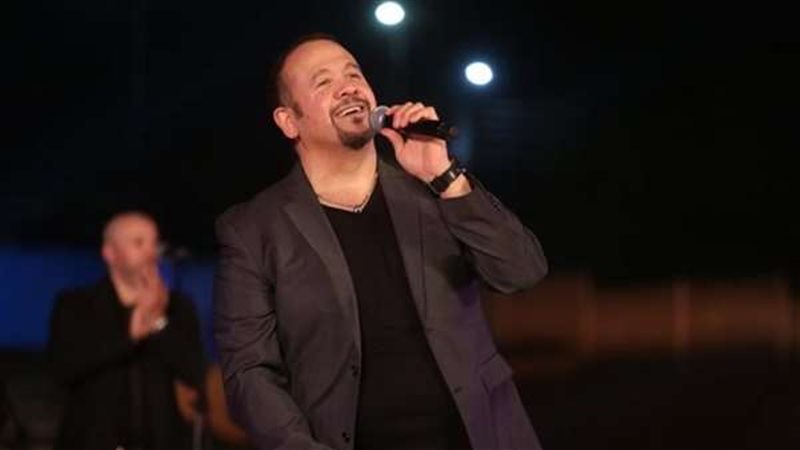 الفنان هشام عباس