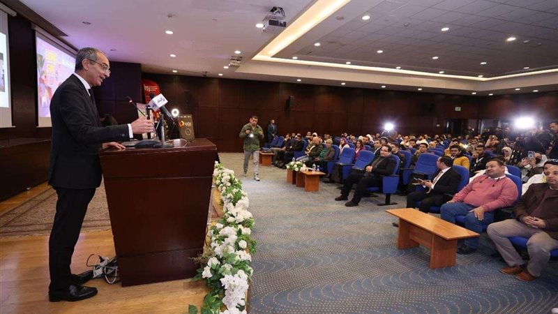 عمرو طلعت وزير الاتصالات