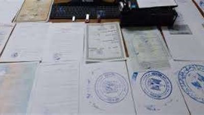 بتهمة التزوير.. إحالة موظف بإحدى الإدارات الصحية بالجيزة للمحاكمة