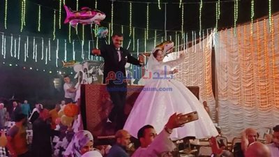 زفاف عروسان على لودر فى عيد الفطر بالمحلة (صور)