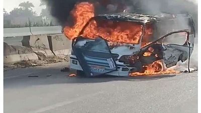 انتداب المعمل الجنائي لكشف أسباب حريق ميكروباص بجوار مستشفى بولاق الدكرور