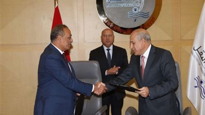 مذكرة تفاهم بشأن دراسة وانشاء وادرة وتشغيل ميناء برج العرب