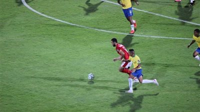 الشوط الأول.. الأهلي يتقدم على صن داونز بصاروخية طاهر