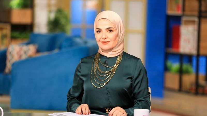 الإعلامية مني عبد