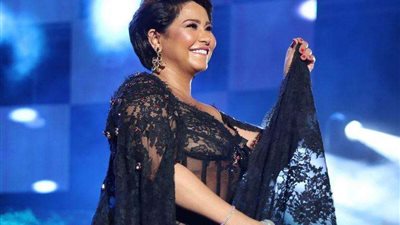 شيرين عبد الوهاب تبكي الجمهور في حفل 