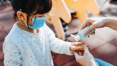 هل يفرض متحور كورونا الجديد ارتداء الكمامات؟