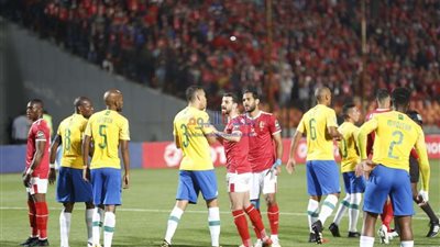 الأهلي يشكو حكم لقاء صن داونز.. ويطالب بتطبيق الفار