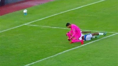 أول تعليق من مدرب بيراميدز بعد خطأ شريف إكرامي