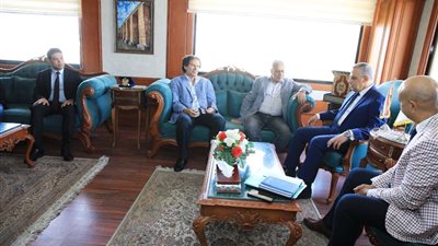 محافظ سوهاج يلتقي وفدي التنمية المحلية والثقافة استعدادًا لمشروع 