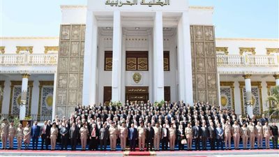 الأكاديمية العسكرية تحتفل بتخريج دورات جديدة من العاملين بوزارة النقل