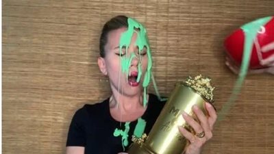 زوج سكارليت جوهانسون في مأزق بعد مقلب فوزها بجائزة الجيل من MTV