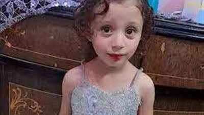 خنقت بنت زوجها.. حبس المتهمة بقتل طفلة في سوهاج