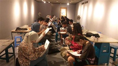 رئيس دار الأوبرا يفتتح المعرض السنوي للمواهب التشكيلية