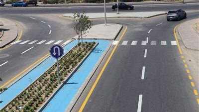 الإسكان: الانتهاء من تطوير أحد الطرق بأكتوبر.. وطرح أماكن لانتظار السيارات مقابل الانتفاع