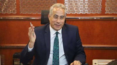 وزير العمل يوجه بتفعيل أحكام قانون المنظمات النقابية العمالية للتأكيد على مبادئ الحريات