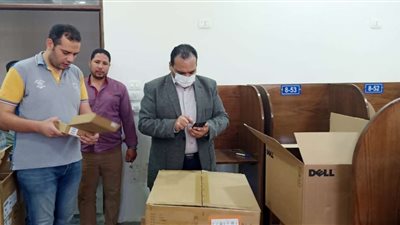 نائب رئيس جامعة بنها يتفقد تجهيزات مركز الاختبارات الإلكترونية لامتحانات نهاية العام