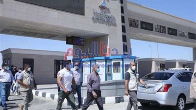 وزير النقل ومحافظ المنيا يتابعان أعمال جاهزية المرحلة الأولى من تطوير طريق الصعيد الصحراوي الغربي