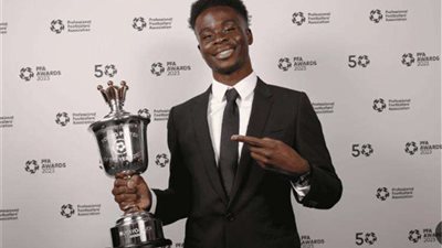 بوكايو ساكا أفضل لاعب شاب في الدوري الإنجليزي