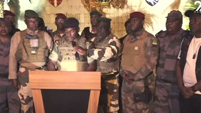 ضباط بالجيش الجابوني يعلنون استيلاءهم على السلطة.. فيديو